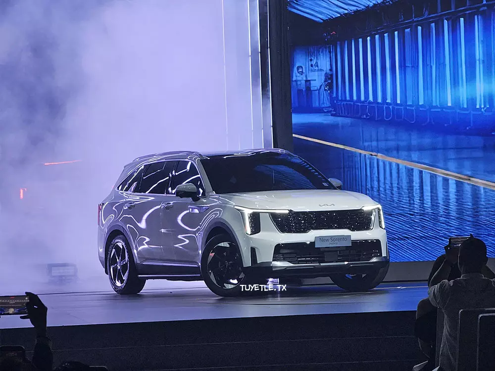 Kia Sorento Hybrid đời mới nhất ra mắt Việt Nam, gi&aacute; b&aacute;n vẫn c&ograve;n l&agrave; ẩn số - Ảnh 1.