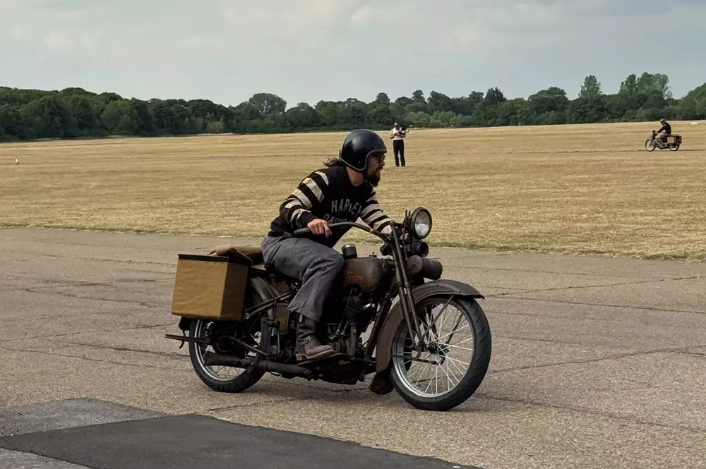 Ngôi sao "Aquaman" Jason Momoa vừa tạo ra 2 chiếc Harley-Davidson dùng động cơ hybrid sạc điện đầu tiên - Ảnh 4. Ngôi sao "Aquaman" Jason Momoa vừa tạo ra 2 chiếc Harley-Davidson dùng động cơ hybrid sạc điện đầu tiên - Ảnh 4.