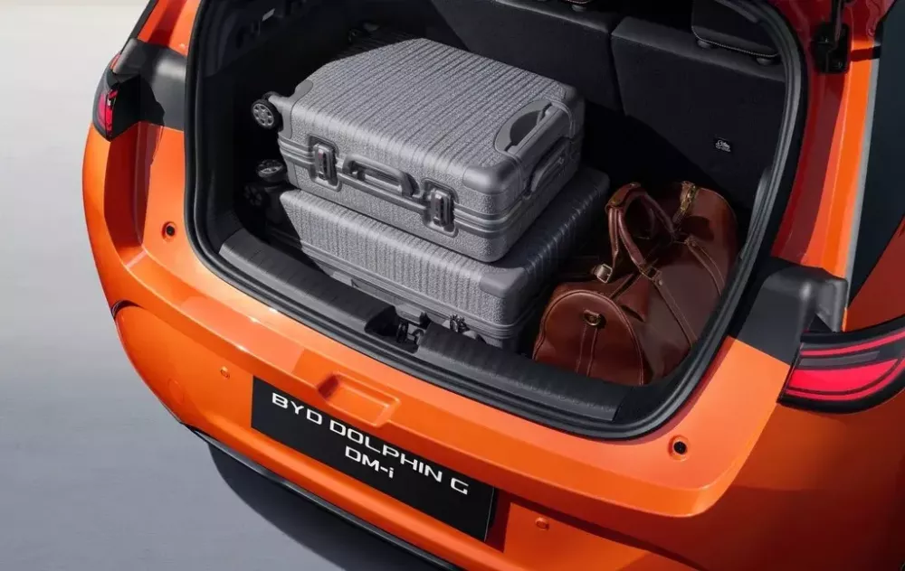 Khoang hành lý của BYD Dolphin G DM-i có dung tích tiêu chuẩn 425 lít Khoang hành lý của BYD Dolphin G DM-i có dung tích tiêu chuẩn 425 lít