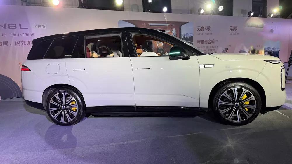 BYD Denza N8L 2027 nằm trong ph&acirc;n kh&uacute;c SUV cỡ lớn.