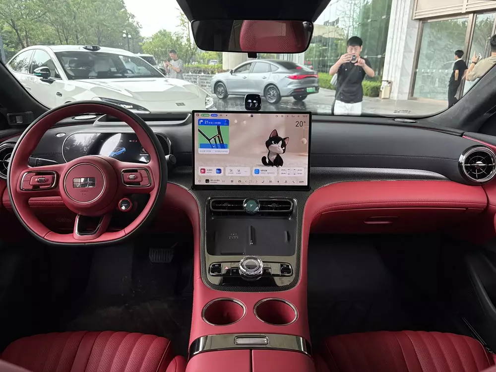 Khoang l&aacute;i của Geely Galaxy TT Ultra