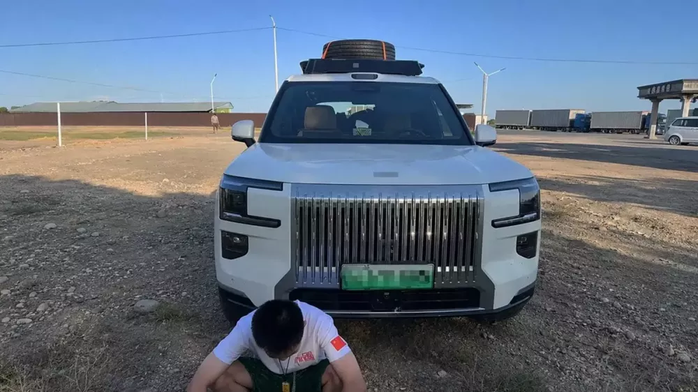 Ô tô Trung Quốc bị hạn chế tính năng khi ra nước ngoài, chủ xe không mở được nắp bình xăngÔ tô Trung Quốc bị hạn chế tính năng khi ra nước ngoài, chủ xe không mở được nắp bình xăng