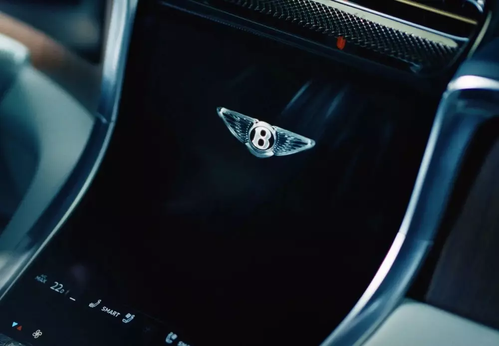 Bentley Torcal được trang bị m&agrave;n h&igrave;nh cong.