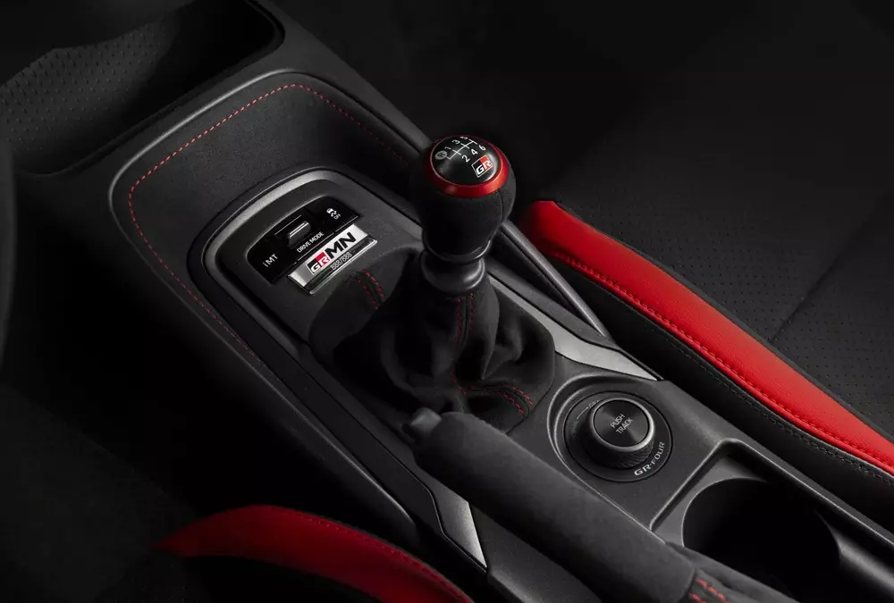 Toyota GRMN Corolla chỉ d&ugrave;ng hộp số s&agrave;n