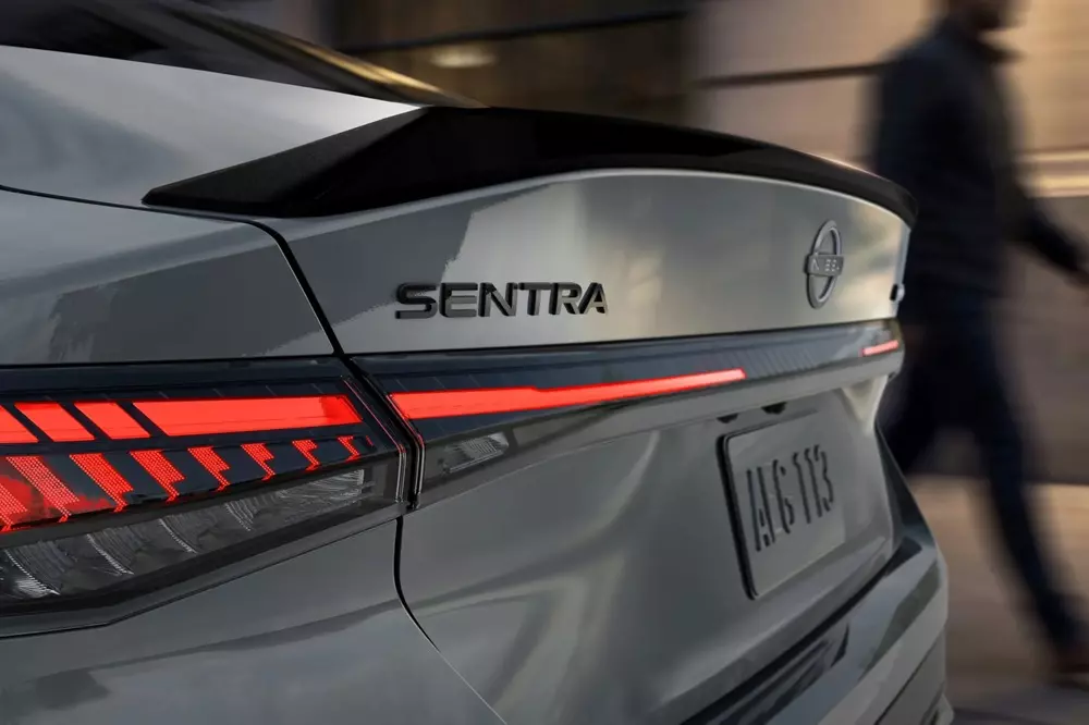 Nissan Sentra 2027 trình làng, thêm hộp số CVT cải tiến, đối đầu Honda Civic và Mazda3 - Ảnh 3.