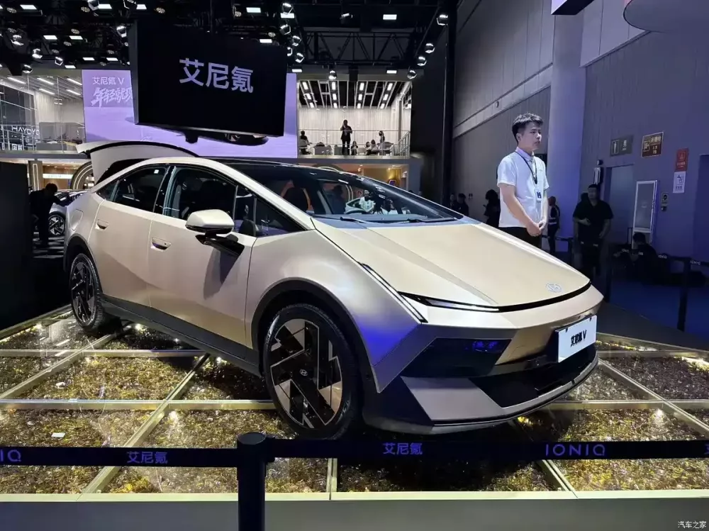Hyundai Ioniq V sở hữu thiết kế gợi li&ecirc;n tưởng đến si&ecirc;u xe Lamborghini.