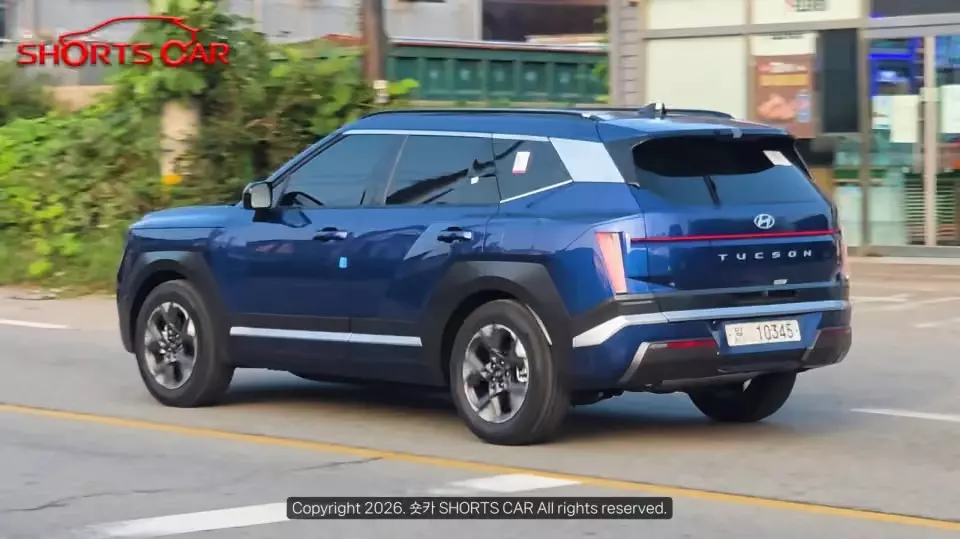 Ngắm những h&igrave;nh ảnh "bằng xương, bằng thịt" đầu ti&ecirc;n của Hyundai Tucson 2027 - Ảnh 4.