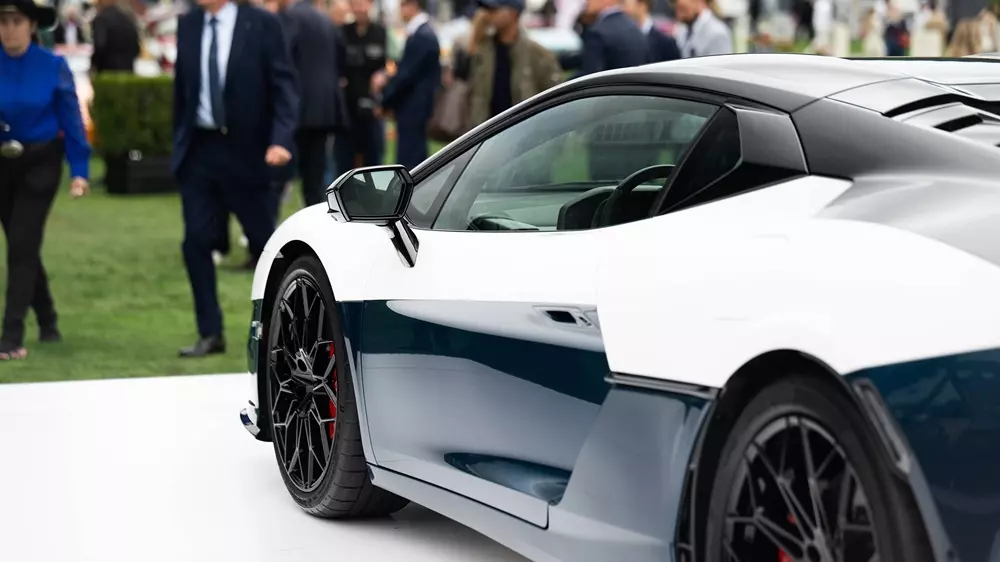 Si&ecirc;u xe Lamborghini Tricolore trở lại sau 15 năm vắng b&oacute;ng với sức mạnh gần gấp đ&ocirc;i - Ảnh 2.