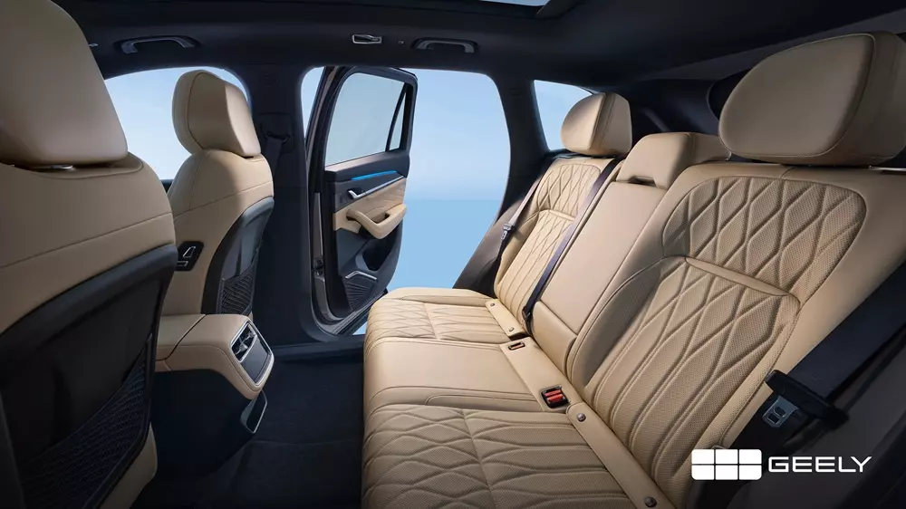 H&agrave;ng ghế sau rộng r&atilde;i của Geely Monjaro EM-i