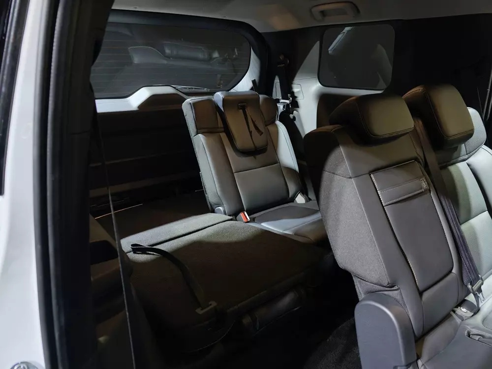 Hàng ghế cuối của Mitsubishi Pajero 2027