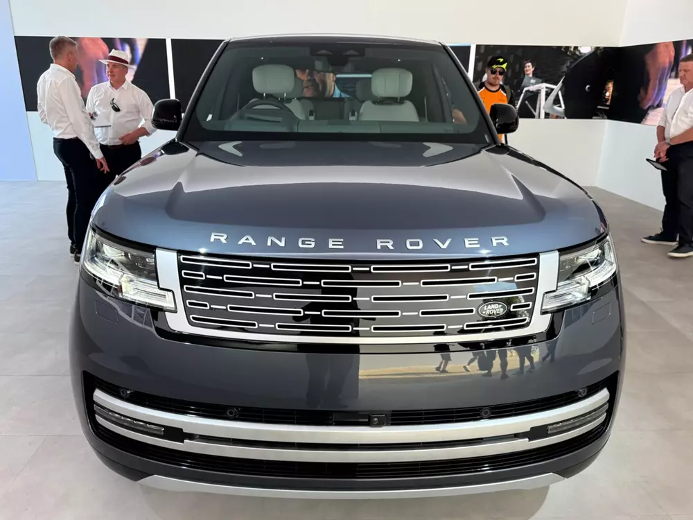 Range Rover Electric có mô-men xoắn cực đại lớn hơn mọi mẫu xe cùng thương hiệu khác