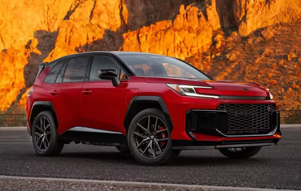 Mẫu SUV b&aacute;n chạy như t&ocirc;m tươi của Toyota c&oacute; danh s&aacute;ch chờ như si&ecirc;u xe