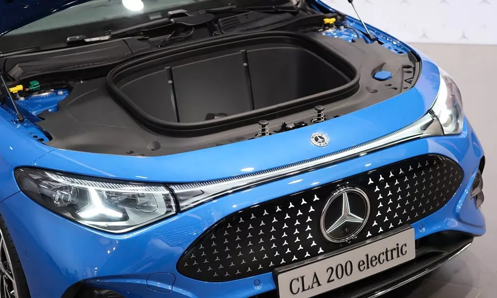 Mercedes-Benz CLA 200 Electric được trang bị cốp chứa đồ ph&iacute;a trước