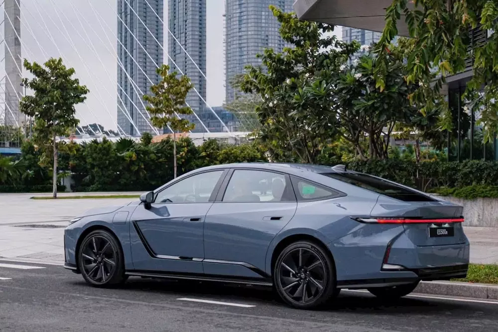 Lexus ES thế hệ mới ch&iacute;nh thức ra mắt Việt Nam, c&oacute; phi&ecirc;n bản thuần điện, gi&aacute; từ 2,34 tỷ đồng - Ảnh 6.