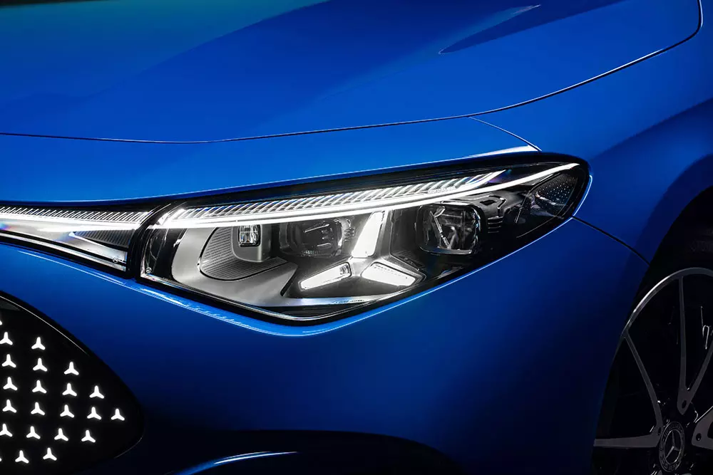 Cụm đèn pha hiện đại của Mercedes-Benz CLA 200 electric