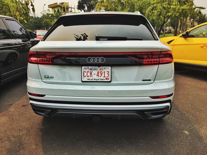 Đây là chiếc Audi Q8 thứ 2 về Việt Nam nhưng lại là chiếc đầu tiên mang màu sơn trắng