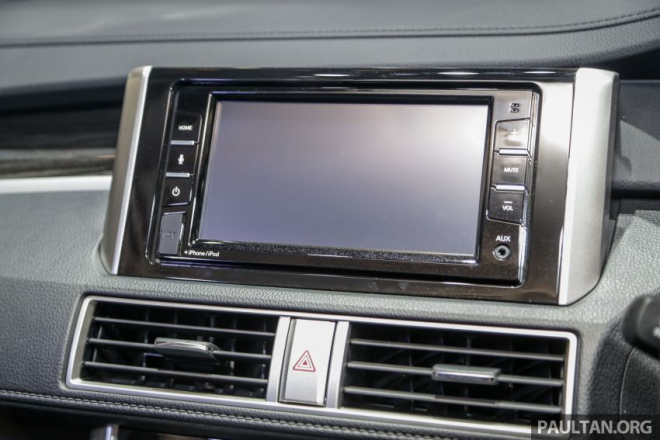 Nissan Livina 2019 hơn Mitsubishi Xpander ở chỗ có màn hình trung tâm hỗ trợ Apple CarPlay và Android Auto