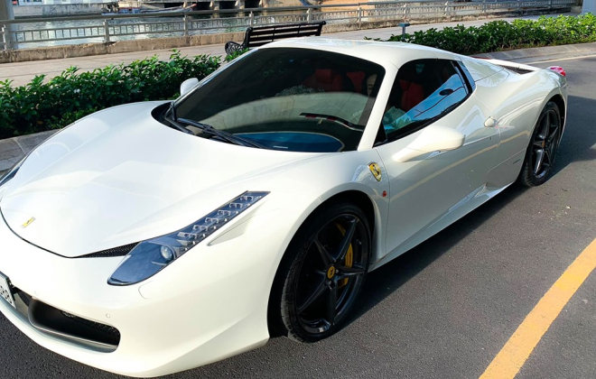 Si&ecirc;u xe Ferrari 458 Spider n&agrave;y mang m&agrave;u trắng