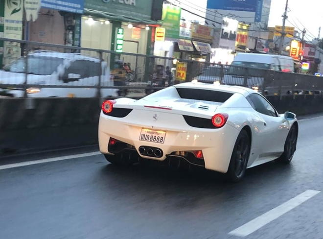 Si&ecirc;u xe Ferrari 458 Spider mang biển của nước L&agrave;o