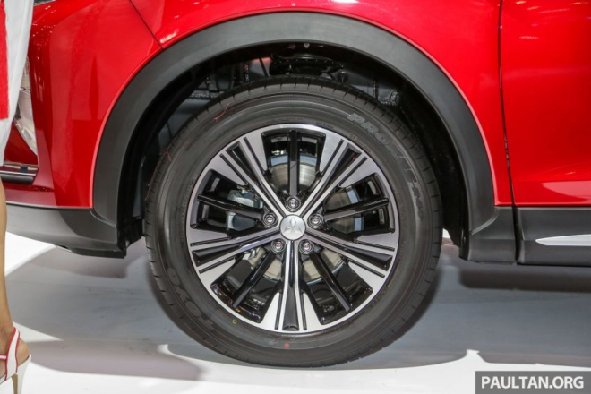 Bộ vành hợp kim 18 inch với 5 chấu phối 2 màu thể thao Bộ vành hợp kim 18 inch với 5 chấu phối 2 màu thể thao