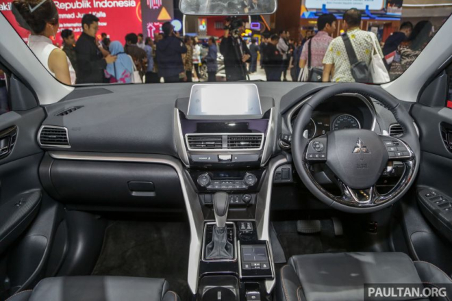 Khoang lái của Mitsubishi Eclipse Cross Khoang lái của Mitsubishi Eclipse Cross