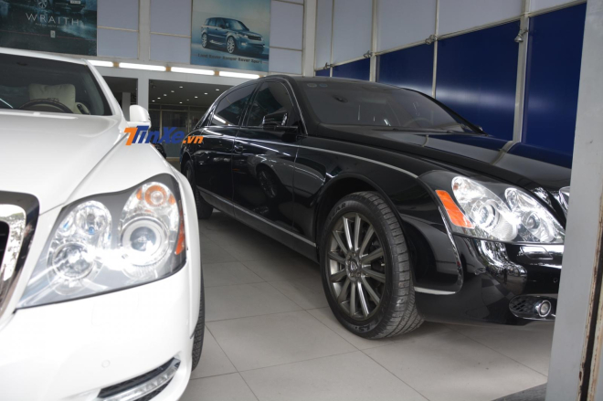 Hắc bạch công tử Maybach trong một công ty nhập khẩu tư nhân tại quận 1, Tp.HCM Hắc bạch công tử Maybach trong một công ty nhập khẩu tư nhân tại quận 1, Tp.HCM