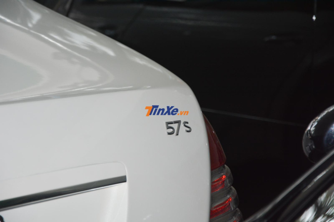 Điều thú vị là không chỉ thuộc bản nâng cấp, chiếc Maybach 57S này còn mang màu sơn trắng siêu hiếm Điều thú vị là không chỉ thuộc bản nâng cấp, chiếc Maybach 57S này còn mang màu sơn trắng siêu hiếm