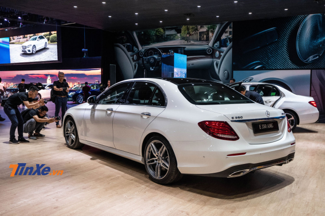 Mercedes-Benz E 350 AMG 2019 sỡ hữu kh&aacute; đầy đủ trang bị an to&agrave;n