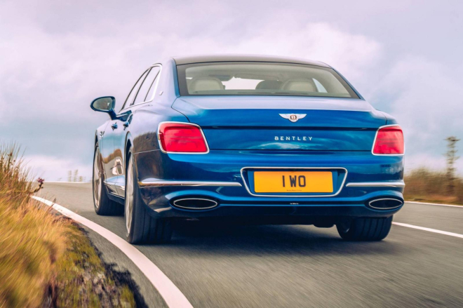 Bentley Flying Spur First Edition 2020 vẫn được trang bị động cơ như bản ti&ecirc;u chuẩn