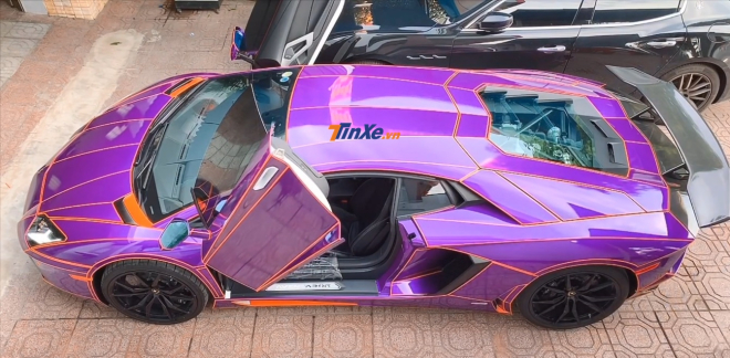 Cận cảnh nhan sắc Tron: Legacy của siêu xe Lamborghini Aventador LP700-4 tại Bình Dương Cận cảnh nhan sắc Tron: Legacy của siêu xe Lamborghini Aventador LP700-4 tại Bình Dương