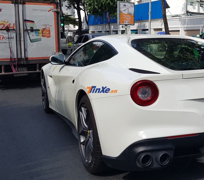 Ferrari F12 Berlinetta c&oacute; tốc độ tối đa 340 km/h