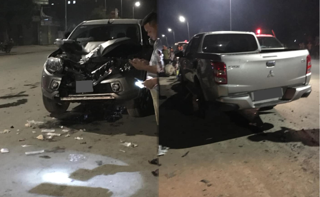Thiệt hại của chiếc xe b&aacute;n tải Mitsubishi Triton t&ocirc;ng v&agrave;o xe m&aacute;y khiến 2 thanh ni&ecirc;n nguy kịch