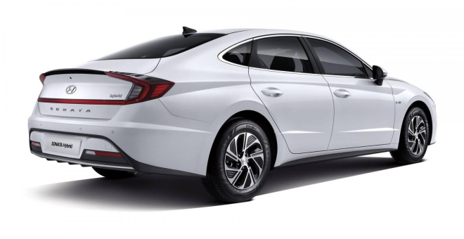 Hyundai Sonata Hybrid 2020 sở hữu cánh gió đuôi tích hợp vào cụm đèn hậu