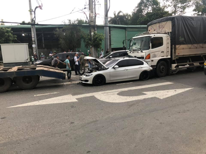 T&agrave;i xế xe tải kh&ocirc;ng l&agrave;m chủ được tốc độ n&ecirc;n g&acirc;y ra vụ tai nạn kinh ho&agrave;ng