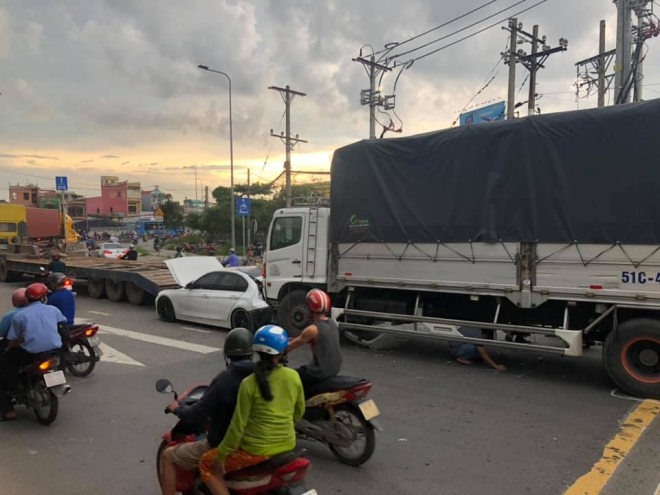 T&ocirc;ng xe li&ecirc;n ho&agrave;n tr&ecirc;n Quốc lộ 1A v&agrave;o chiều nay