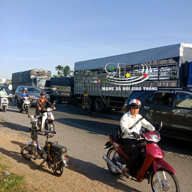 Hiện trường vụ tai nạn của 2 xe tải tr&ecirc;n Quốc lộ 1A v&agrave;o s&aacute;ng nay
