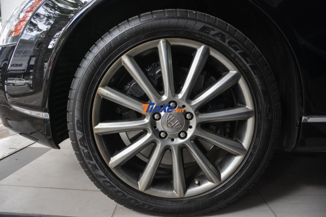 M&acirc;m xe 20 inch sơn m&agrave;u tối