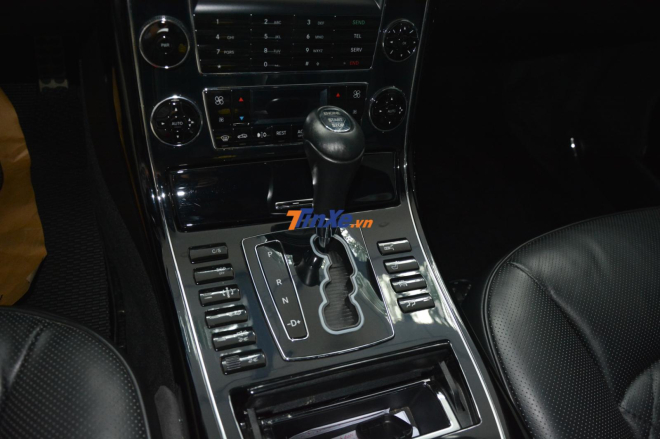 Maybach Zeppelin sử dụng hộp số tự động 5 cấp