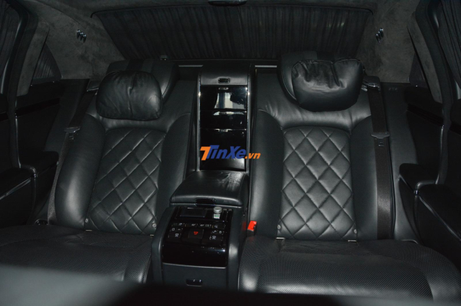 Cận cảnh h&agrave;ng ghế &ocirc;ng chủ tr&ecirc;n Maybach Zeppelin
