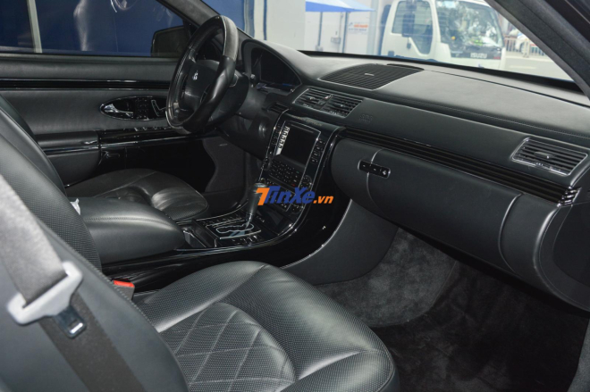 Nội thất xe bọc da Nappa cao cấp m&agrave;u đen, gỗ ốp l&agrave; loại d&ugrave;ng l&agrave;m đ&agrave;n Piano