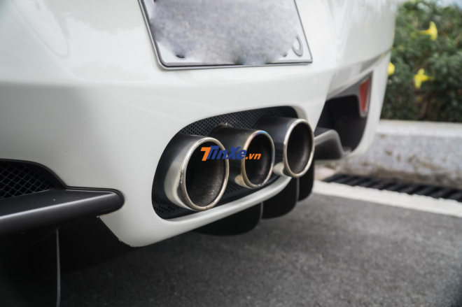  Si&ecirc;u xe mui trần n&agrave;y tăng tốc từ 0-100 km/h trong 3,4 gi&acirc;y