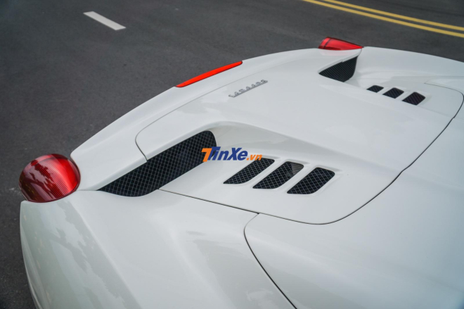  Ferrari 458 Spider sử dụng động cơ V8, dung t&iacute;ch 4.5 l&iacute;t 