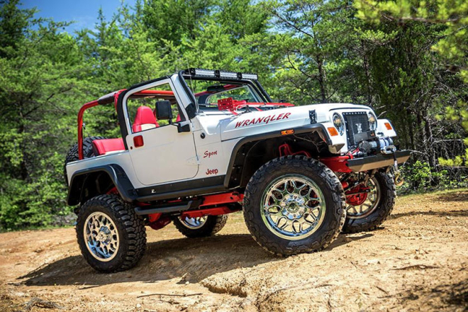 Nh&igrave;n chiếc xe Jeep Wrangler Sport độ n&agrave;y, kh&oacute; ai nghĩ rằng n&oacute; l&agrave; một sản phẩm của c&aacute;c học sinh cấp ba