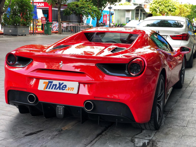Đ&acirc;y l&agrave; chiếc si&ecirc;u xe mui trần Ferrari 488 Spider thứ 3 v&agrave;o Nam v&agrave; c&oacute; thể tạo n&ecirc;n cuộc hội ngộ đầy bất ngờ