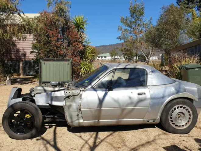 Nếu chỉ nhìn bằng mắt, khó ai có thể nhận ra đây vốn là một chiếc Mazda Miata