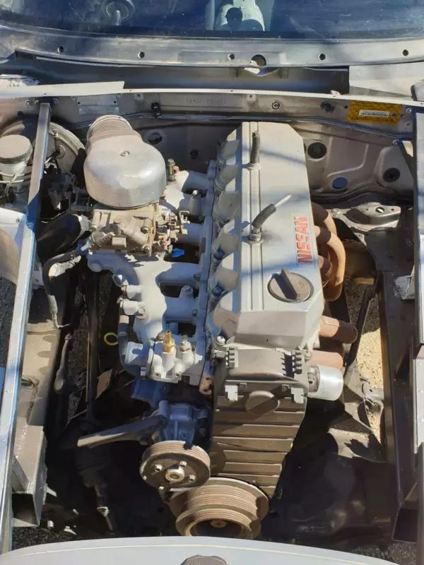 Động cơ xe bây giờ là một máy Nissan thay vì Mazda nguyên gốc