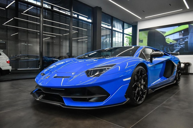 Si&ecirc;u xe Lamborghini Aventador SVJ n&agrave;y mang m&agrave;u sơn xanh Blu Le Mans