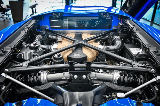 Cận cảnh động cơ V12 sản sinh c&ocirc;ng suất 770 m&atilde; lực của Lamborghini Aventador SVJ