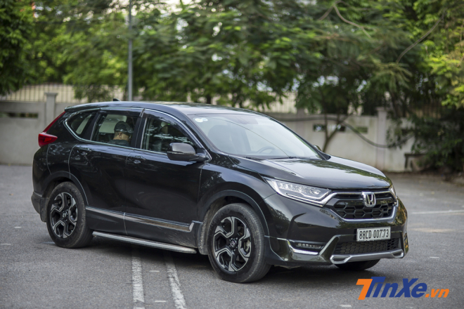 Honda CR-V hiện đang l&agrave; mẫu crossover ăn kh&aacute;ch nhất, thế nhưng vẫn được c&aacute;c đại l&yacute; &aacute;p dụng ưu đ&atilde;i khủng tới 100 triệu đồng