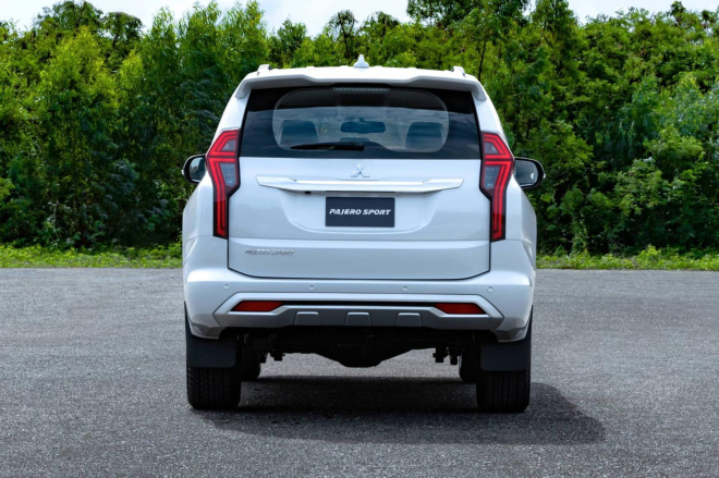 Thiết kế đuôi xe của Mitsubishi Pajero Sport 2019 Thiết kế đuôi xe của Mitsubishi Pajero Sport 2019